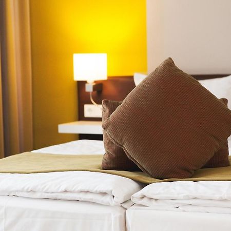 Weinhotel Kaisergarten Альцай Экстерьер фото