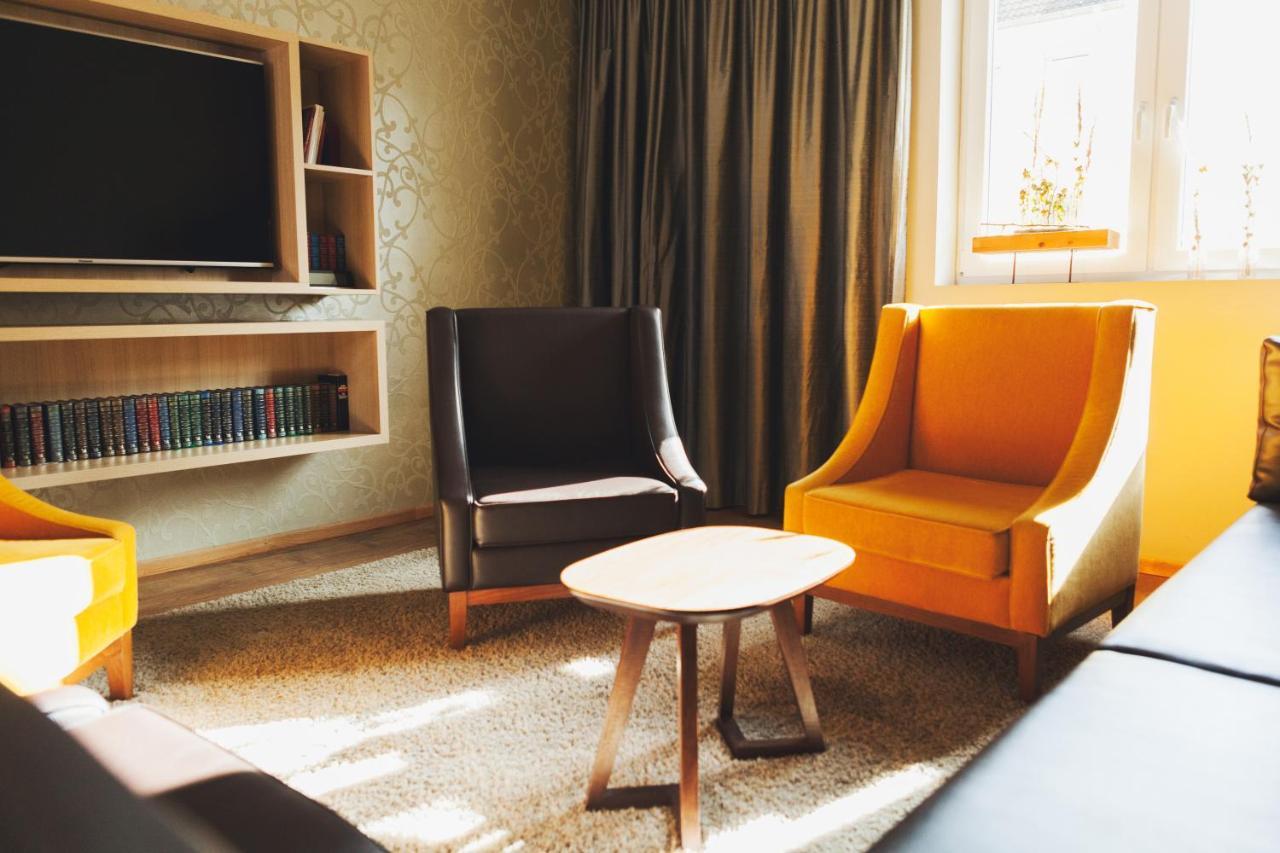 Weinhotel Kaisergarten Альцай Экстерьер фото