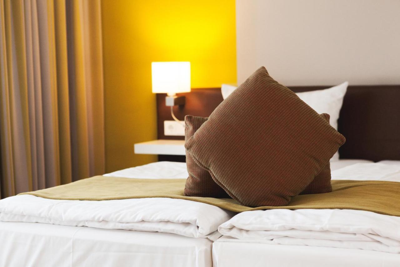 Weinhotel Kaisergarten Альцай Экстерьер фото