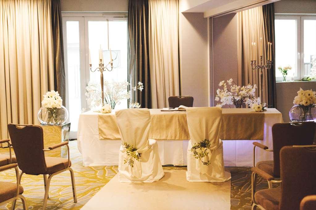 Weinhotel Kaisergarten Альцай Экстерьер фото