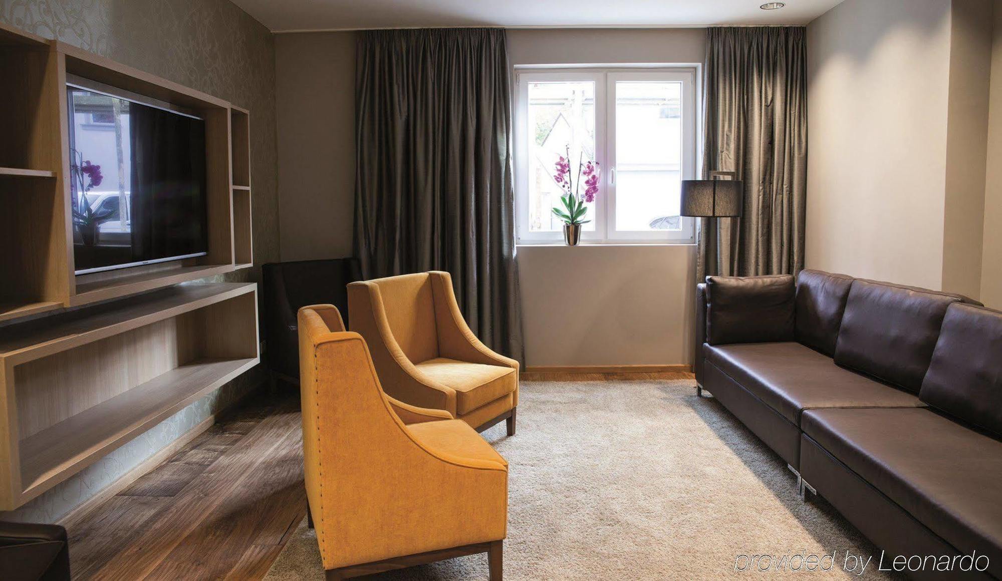 Weinhotel Kaisergarten Альцай Экстерьер фото
