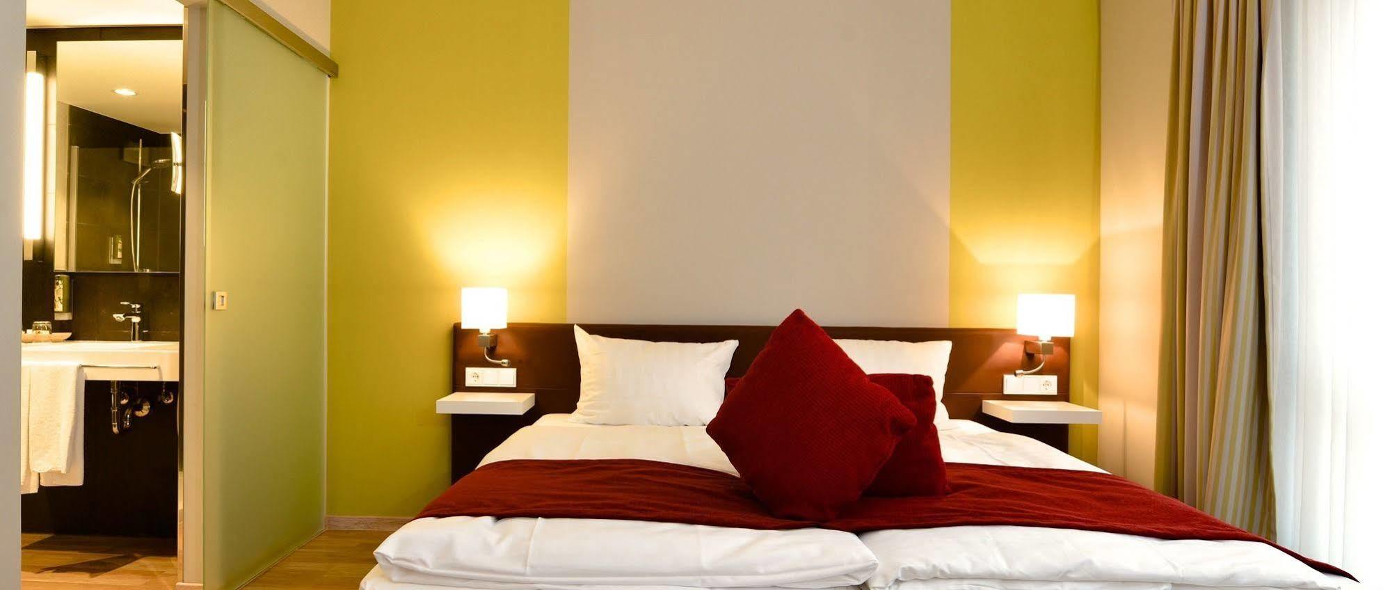 Weinhotel Kaisergarten Альцай Экстерьер фото