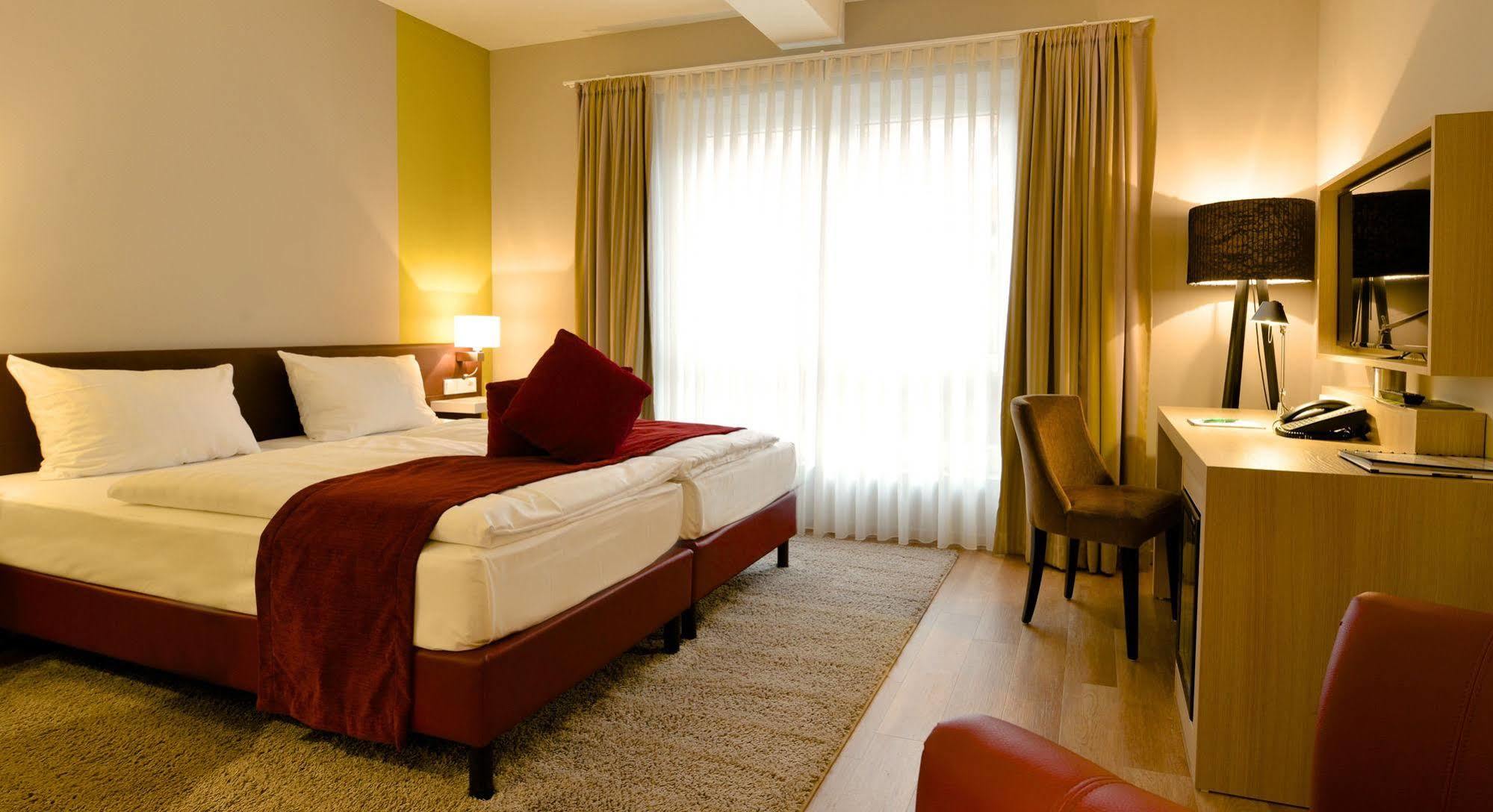 Weinhotel Kaisergarten Альцай Экстерьер фото
